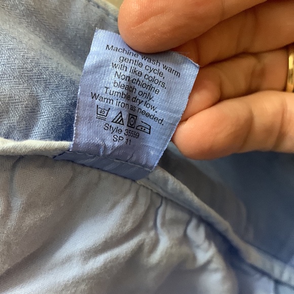 Two Size 4 Shorts, J Crew and Gap - Picture 6 of 12